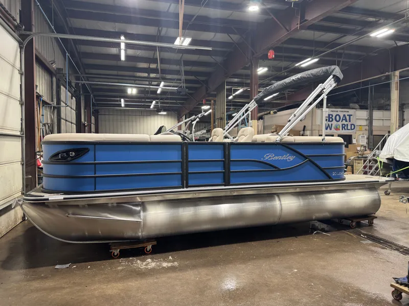 Slide: The Image of Bentley Pontoons Legacy 220 Navigator Quad Lounge & Honda 4-Stroke EFI 2026 - 9