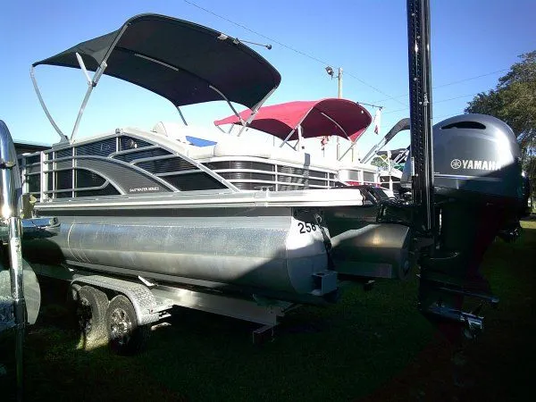 Slide: The Image of Bennington 25LSB Tritoon 2021 - 11