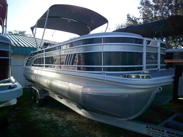 Slide: The Image of Bennington 25LSB Tritoon 2021 - 12