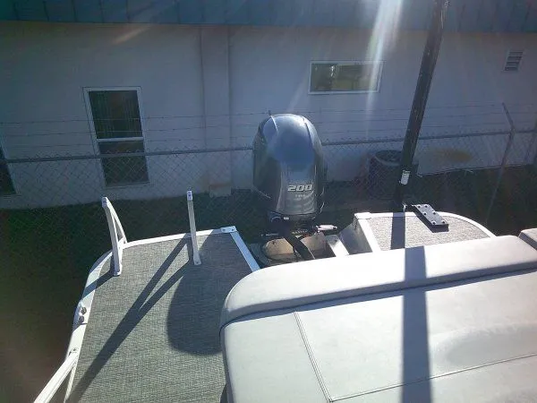 Slide: The Image of Bennington 25LSB Tritoon 2021 - 4