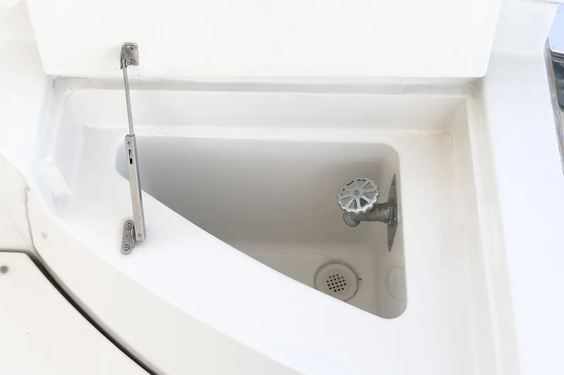 Slide: The Image of White compartment with valve and drain on 2005 Marquis 65 yacht. - 42
