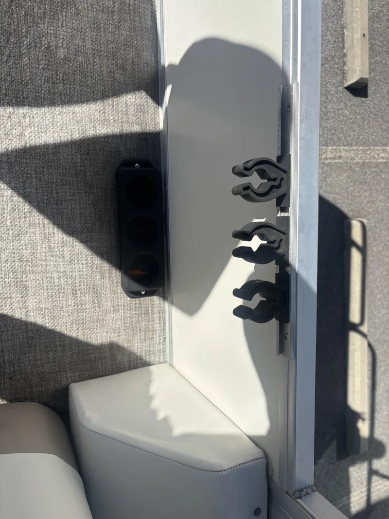 Slide: The Image of Sun Tracker Fishin'' Barge 21 w/Mercury Big Foot - 40HP - 4-Stroke Engine w/Trailer Included 2007 - 34