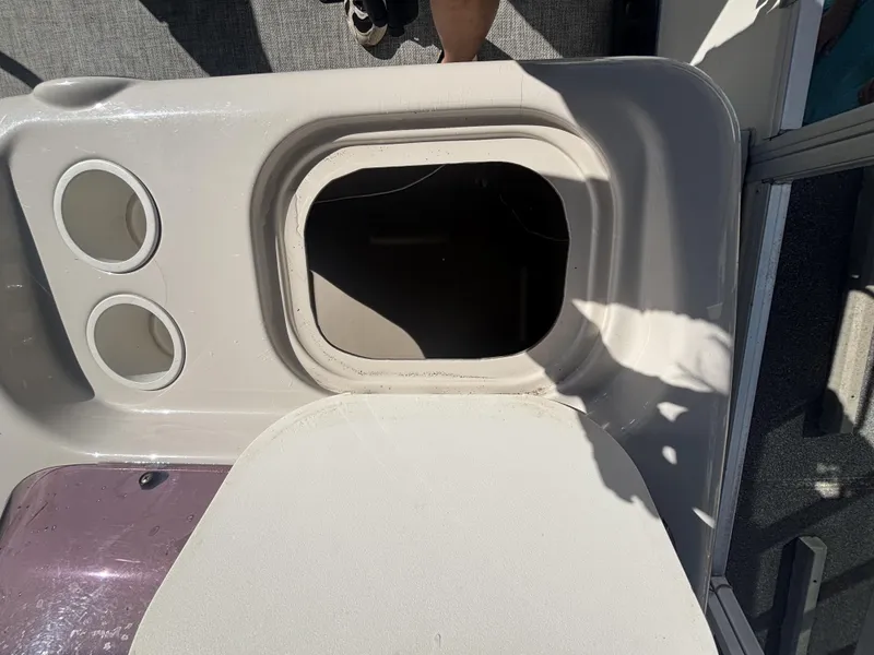 Slide: The Image of Sun Tracker Fishin'' Barge 21 w/Mercury Big Foot - 40HP - 4-Stroke Engine w/Trailer Included 2007 - 6