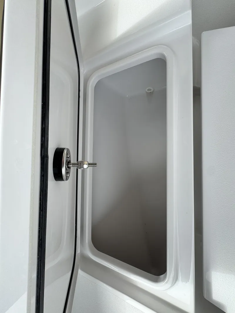 Slide: The Image of Sportsman Heritage 261 Center Console 2026 - 10