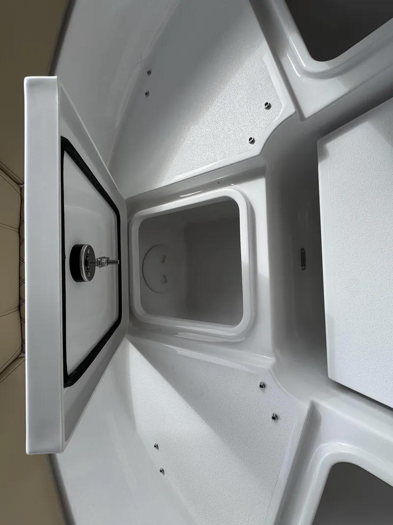 Slide: The Image of Sportsman Heritage 261 Center Console 2026 - 11