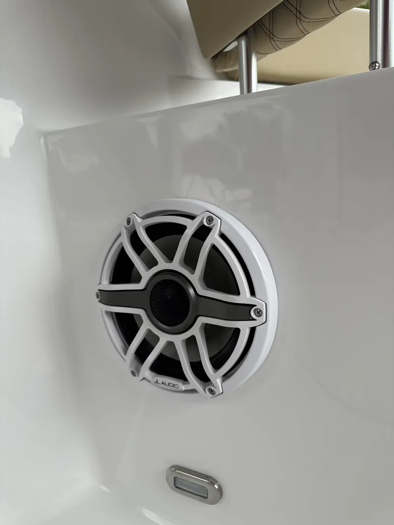 Slide: The Image of Sportsman Heritage 261 Center Console 2026 - 16