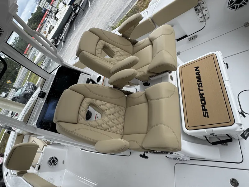 Slide: The Image of Sportsman Heritage 261 Center Console 2026 - 26