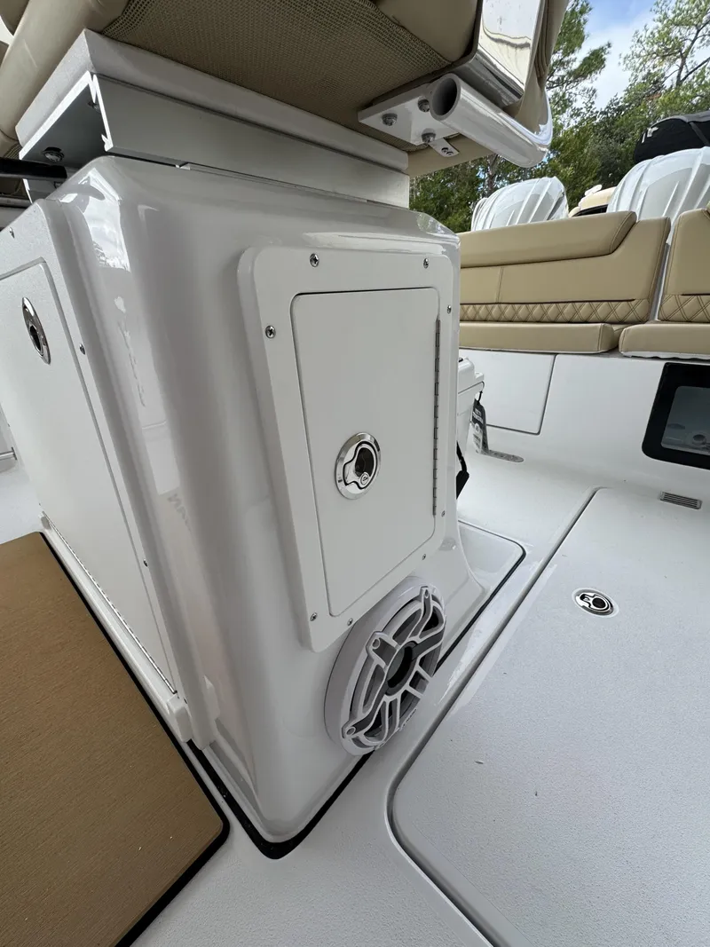 Slide: The Image of Sportsman Heritage 261 Center Console 2026 - 28