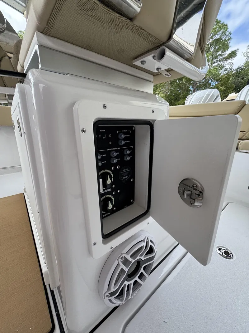 Slide: The Image of Sportsman Heritage 261 Center Console 2026 - 29