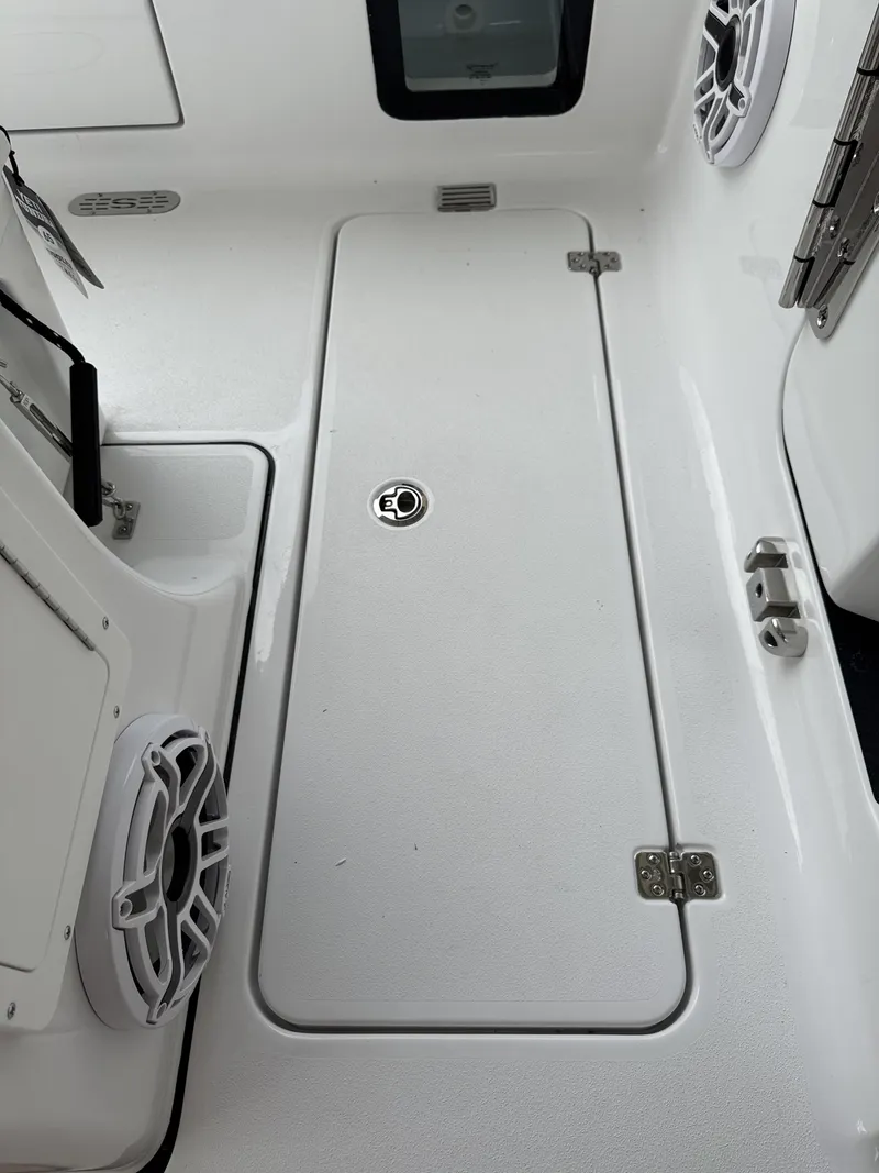 Slide: The Image of Sportsman Heritage 261 Center Console 2026 - 31