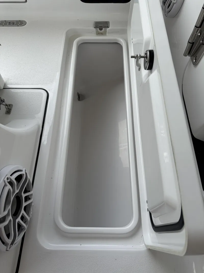 Slide: The Image of Sportsman Heritage 261 Center Console 2026 - 32