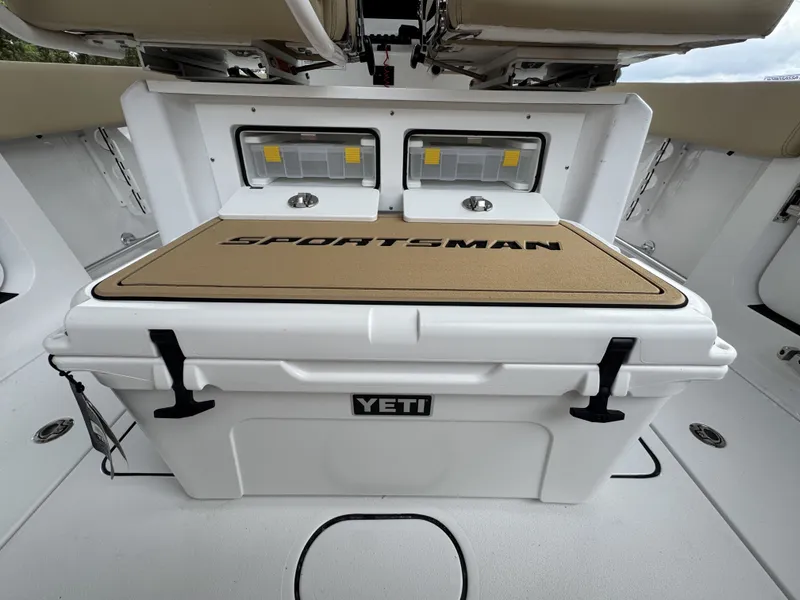 Slide: The Image of Sportsman Heritage 261 Center Console 2026 - 35
