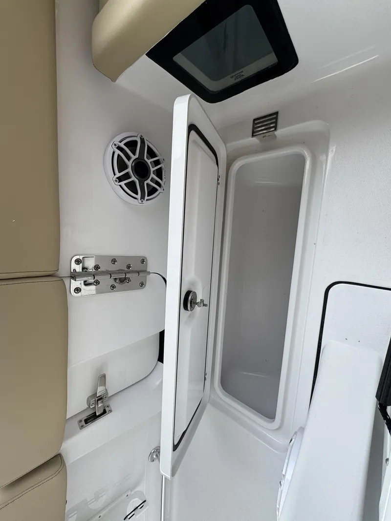 Slide: The Image of Sportsman Heritage 261 Center Console 2026 - 37