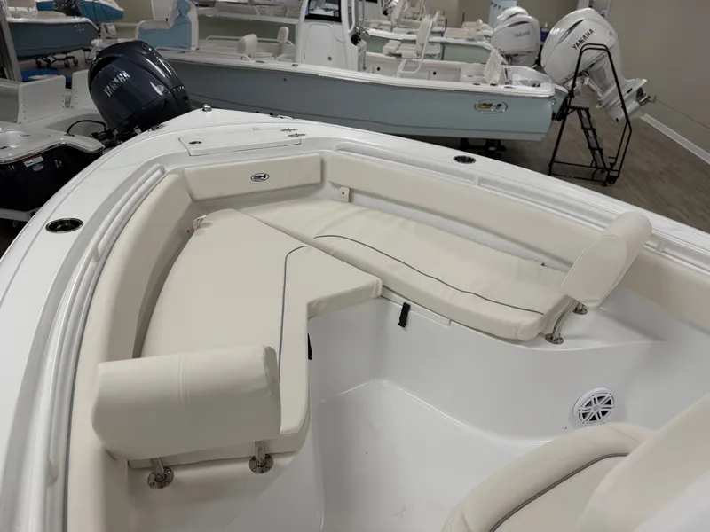 Slide: The Image of Sea Hunt Ultra 245 SE 2026 - 10