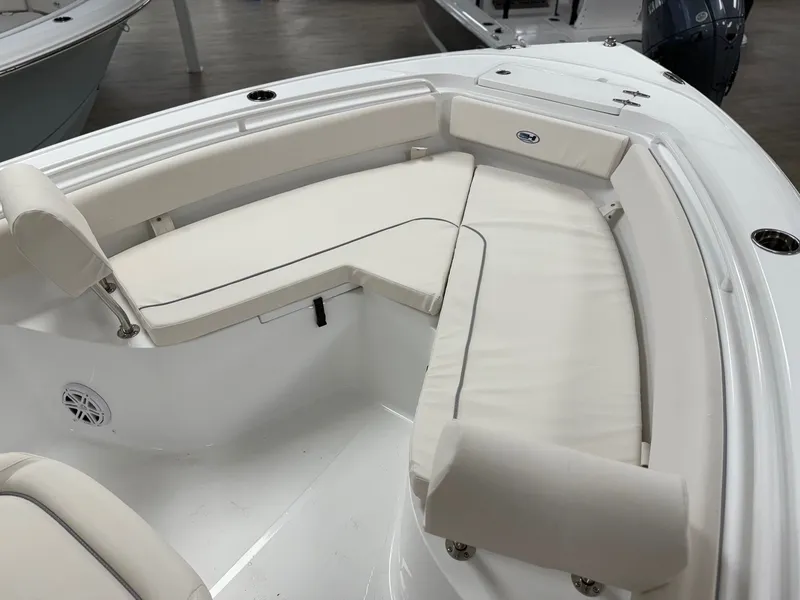 Slide: The Image of Sea Hunt Ultra 245 SE 2026 - 6