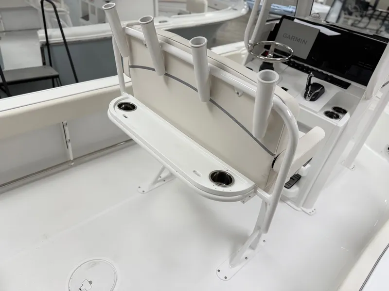 Slide: The Image of Sea Hunt Ultra 245 SE 2026 - 9