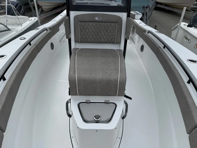 Slide: The Image of Sea Hunt Ultra 275 CB 2026 - 10