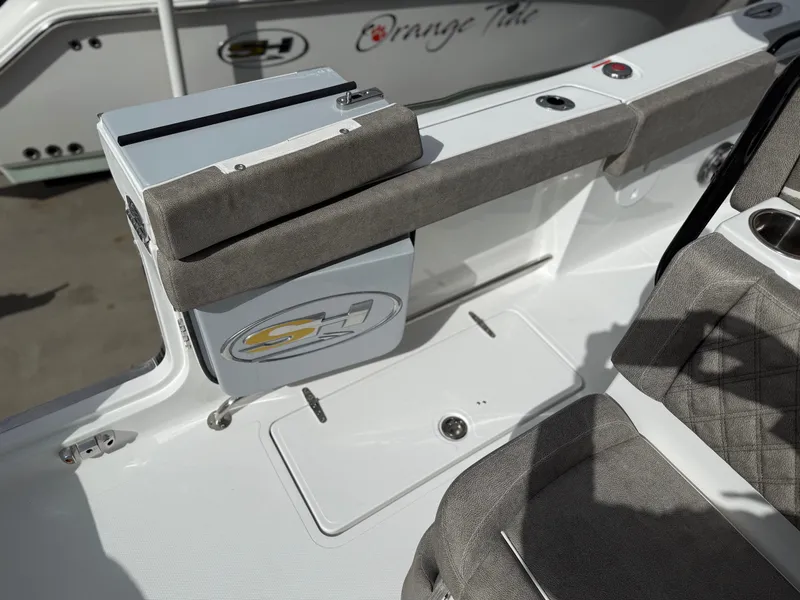 Slide: The Image of Sea Hunt Ultra 275 CB 2026 - 5