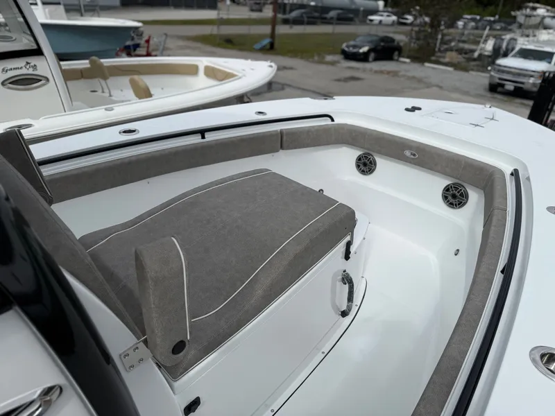 Slide: The Image of Sea Hunt Ultra 275 CB 2026 - 6