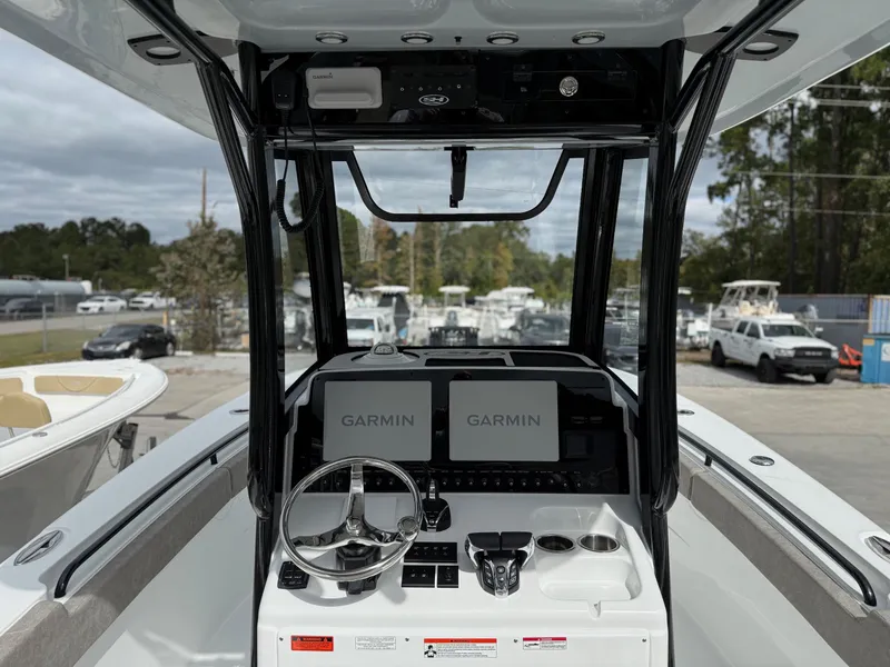 Slide: The Image of Sea Hunt Ultra 275 CB 2026 - 9