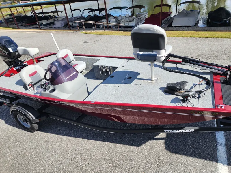 Slide: The Image of Tracker Pro 170 2017 - 3