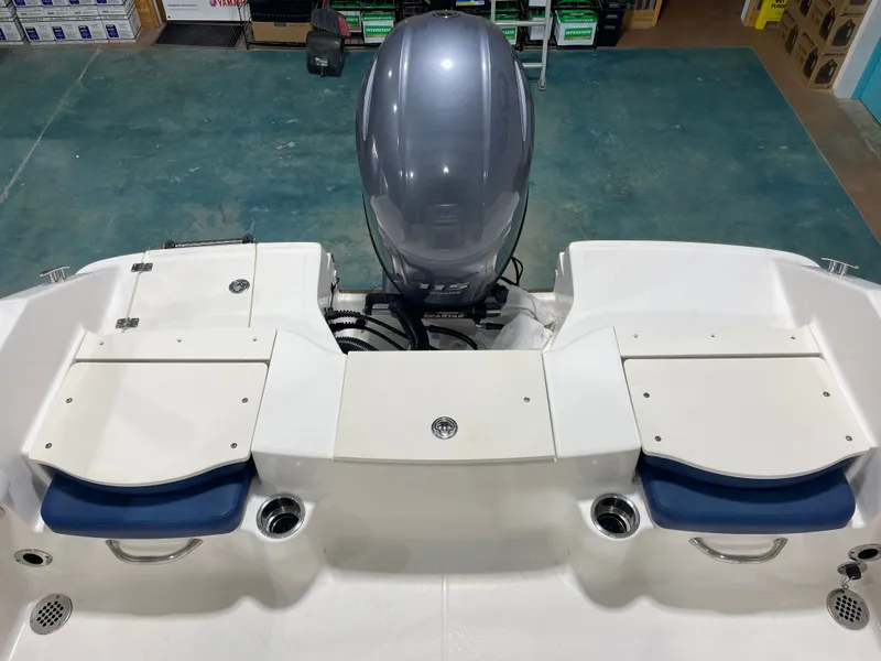 Slide: The Image of Robalo R180 Center Console 2018 - 10