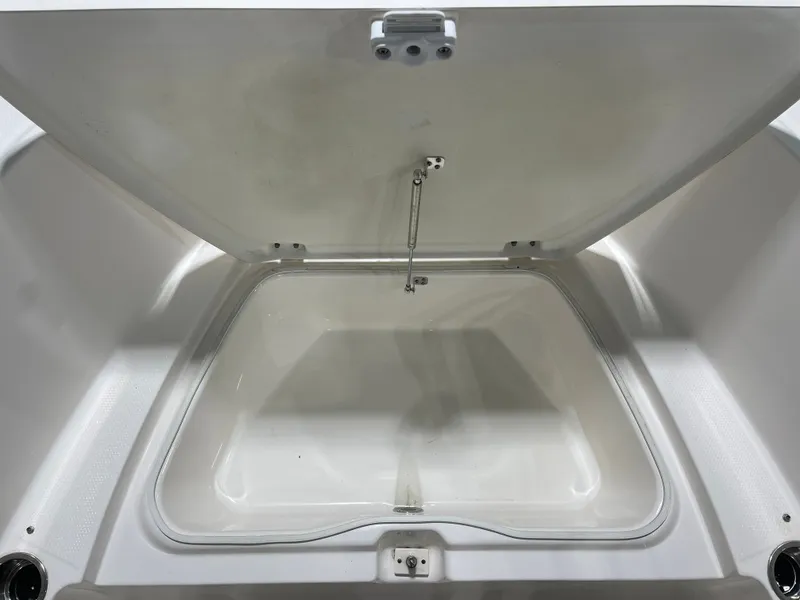 Slide: The Image of Robalo R180 Center Console 2018 - 15