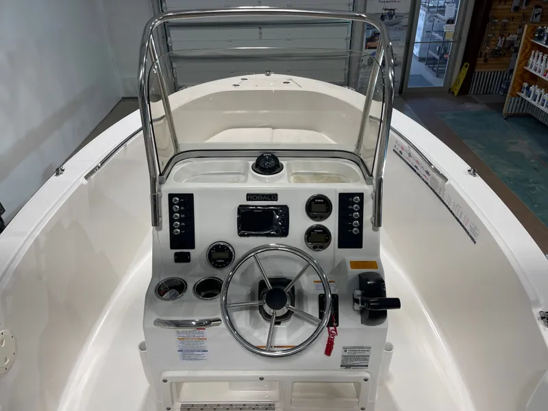 Slide: The Image of Robalo R180 Center Console 2018 - 5