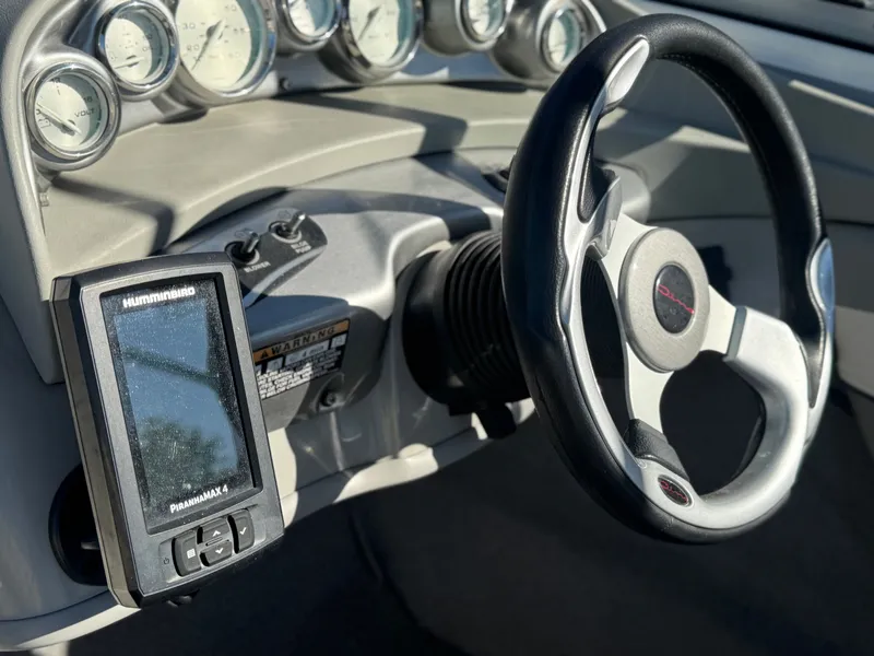 Slide: The Image of Bayliner 195 Bowrider 2010 - 19