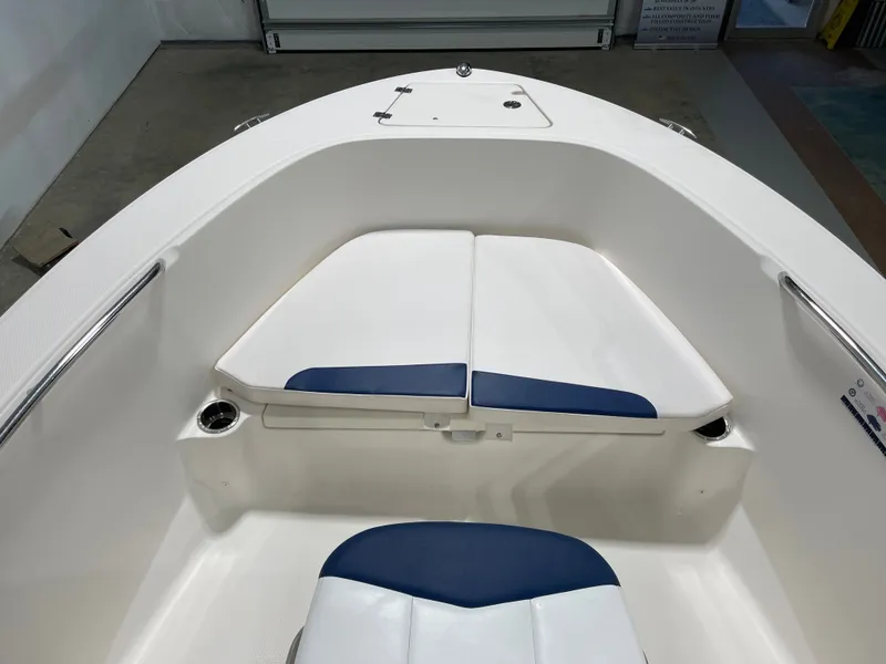 Slide: The Image of Robalo R180 Center Console 2018 - 14