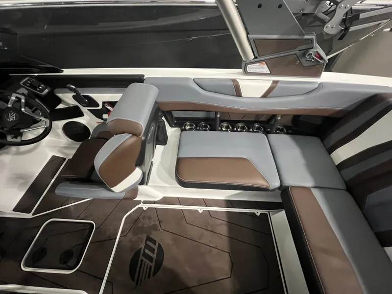 Slide: The Image of Malibu Wakesetter 21 LX 2026 - 7