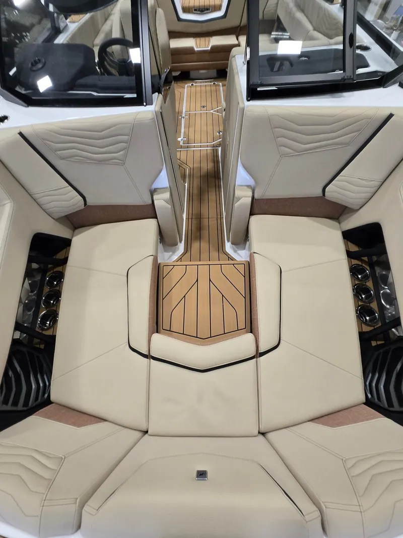 Slide: The Image of Nautique G23 2026 - 18