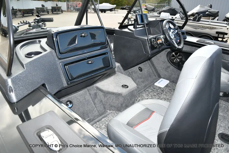 Slide: The Image of Tracker TARGA V-18 Combo w/150HP 4 Stroke 2026 - 10