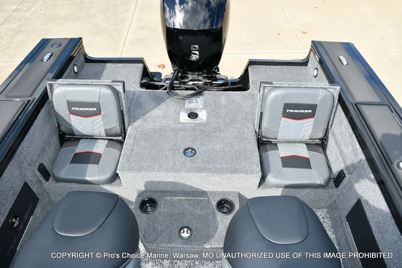 Slide: The Image of Tracker TARGA V-18 Combo w/150HP 4 Stroke 2026 - 13