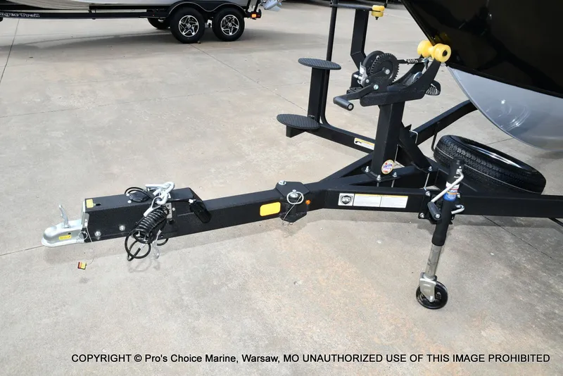 Slide: The Image of Tracker TARGA V-18 Combo w/150HP 4 Stroke 2026 - 25