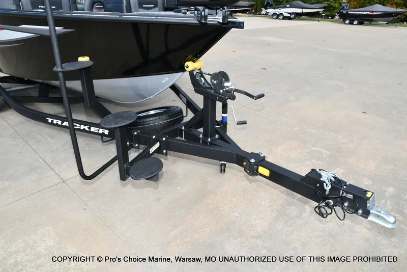 Slide: The Image of Tracker TARGA V-18 Combo w/150HP 4 Stroke 2026 - 26