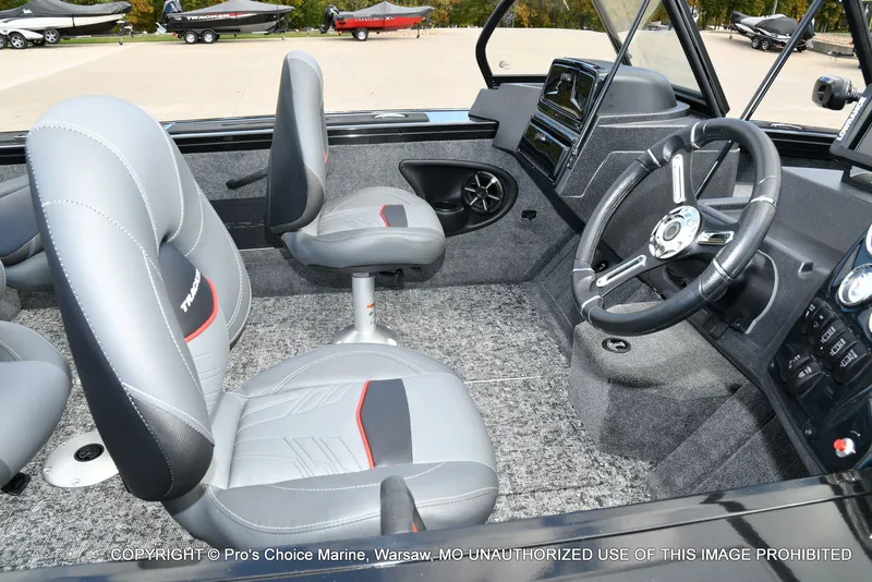 Slide: The Image of Tracker TARGA V-18 Combo w/150HP 4 Stroke 2026 - 29