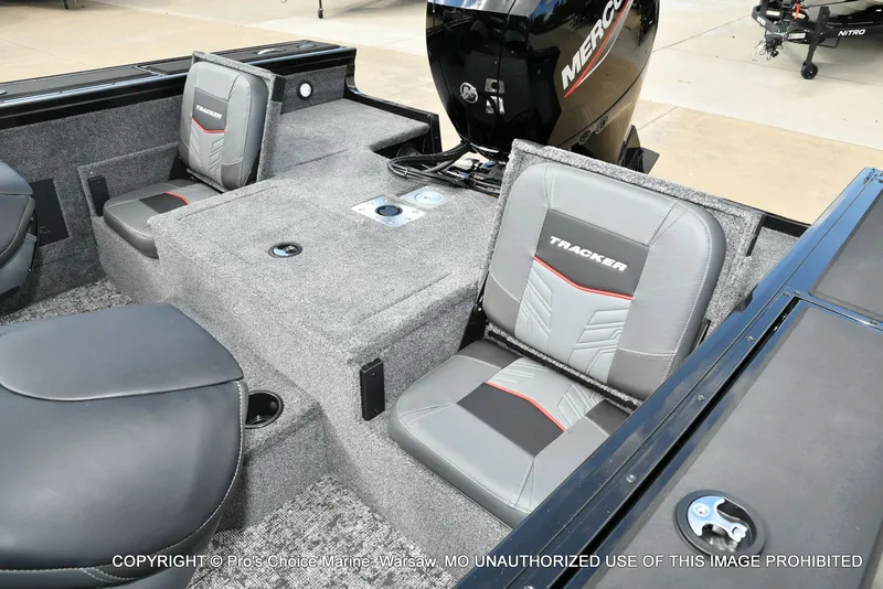 Slide: The Image of Tracker TARGA V-18 Combo w/150HP 4 Stroke 2026 - 31