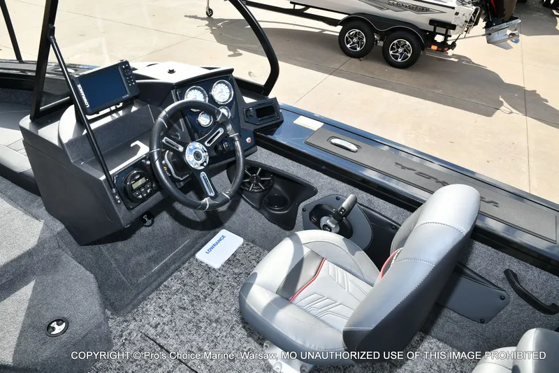 Slide: The Image of Tracker TARGA V-18 Combo w/150HP 4 Stroke 2026 - 34
