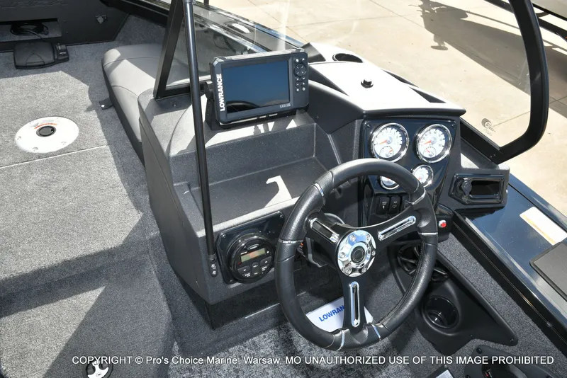 Slide: The Image of Tracker TARGA V-18 Combo w/150HP 4 Stroke 2026 - 35