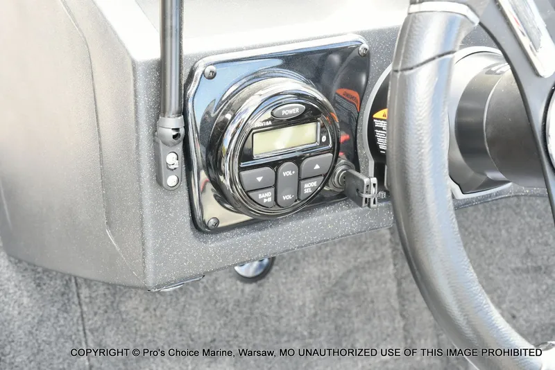 Slide: The Image of Tracker TARGA V-18 Combo w/150HP 4 Stroke 2026 - 36