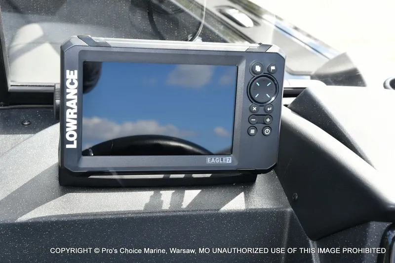 Slide: The Image of Tracker TARGA V-18 Combo w/150HP 4 Stroke 2026 - 37