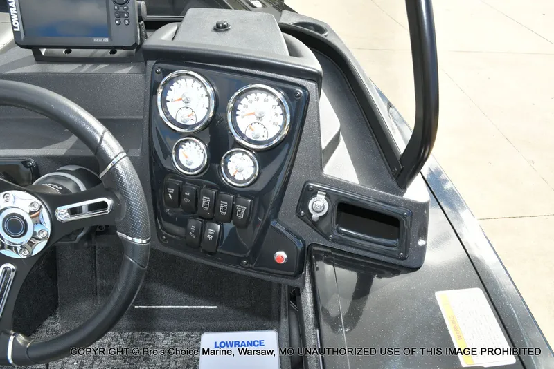 Slide: The Image of Tracker TARGA V-18 Combo w/150HP 4 Stroke 2026 - 38