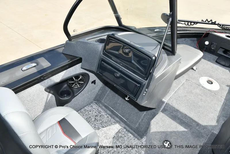 Slide: The Image of Tracker TARGA V-18 Combo w/150HP 4 Stroke 2026 - 39