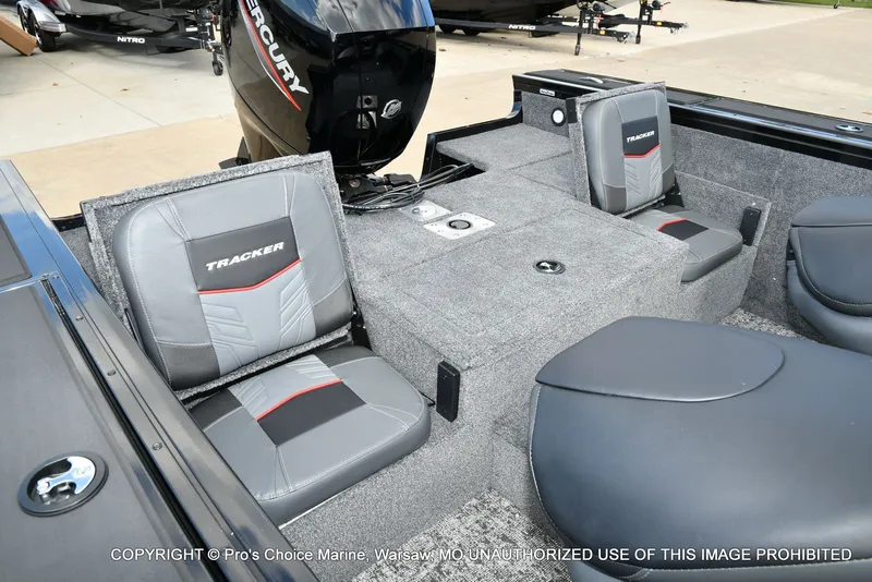 Slide: The Image of Tracker TARGA V-18 Combo w/150HP 4 Stroke 2026 - 4