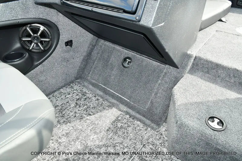 Slide: The Image of Tracker TARGA V-18 Combo w/150HP 4 Stroke 2026 - 43