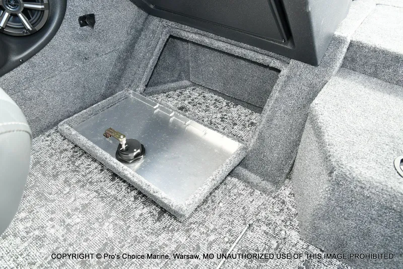 Slide: The Image of Tracker TARGA V-18 Combo w/150HP 4 Stroke 2026 - 45