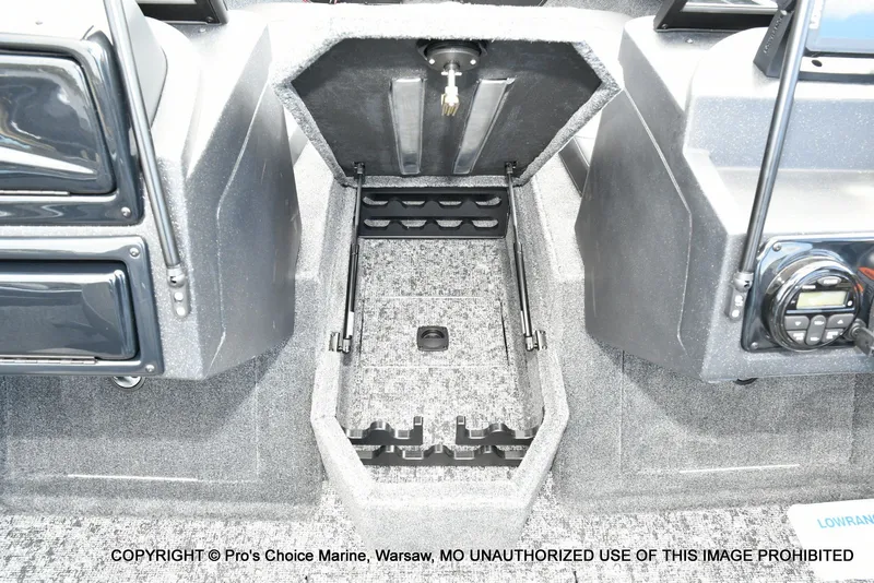 Slide: The Image of Tracker TARGA V-18 Combo w/150HP 4 Stroke 2026 - 49