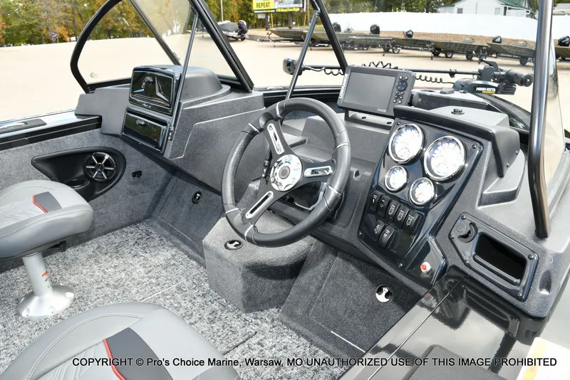 Slide: The Image of Tracker TARGA V-18 Combo w/150HP 4 Stroke 2026 - 5