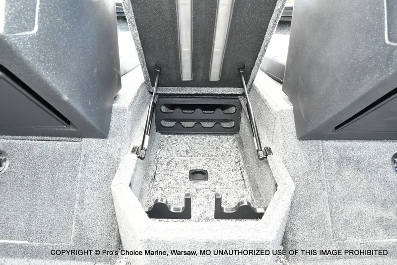 Slide: The Image of Tracker TARGA V-18 Combo w/150HP 4 Stroke 2026 - 50